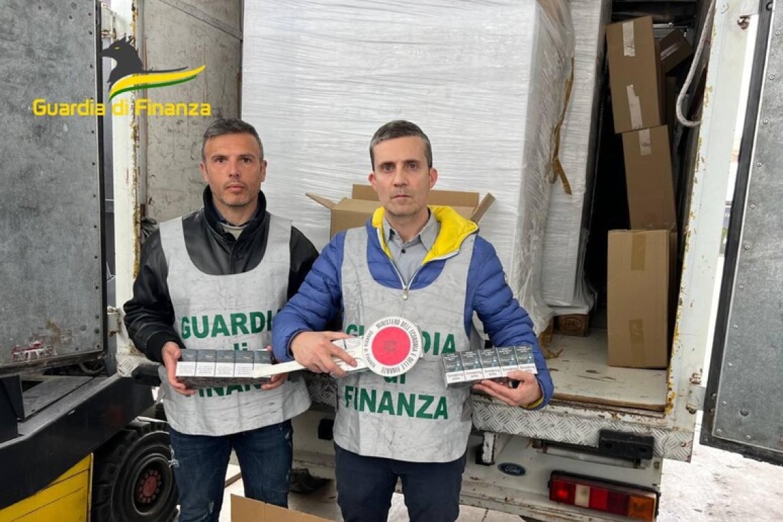 Maxi sequestro di sigarette nel Casertano: oltre 1,2 tonnellate di contrabbando scoperte