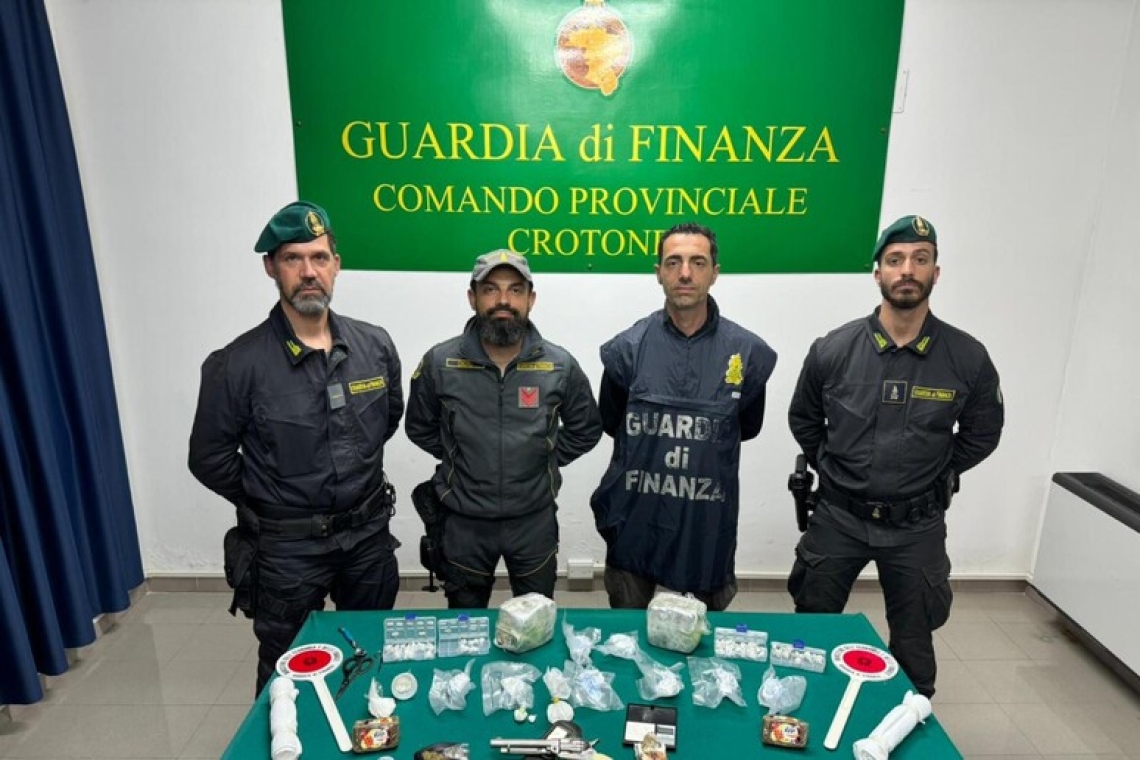 Nel Crotonese: 3 chilogrammi di droga scoperti, due arresti