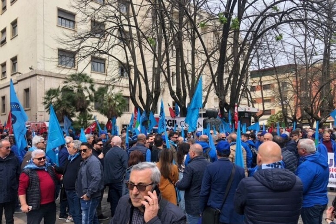 Cgil e Uil in Piazza a Cosenza: "Basta Morti sul Lavoro"