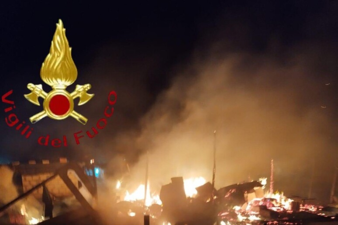 Incendio in baraccopoli nel Foggiano, nessun ferito