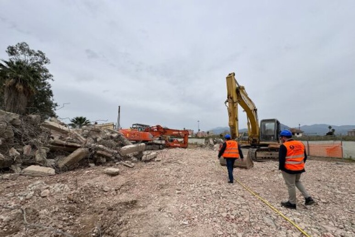 Partite le demolizioni degli edifici confiscati a boss in Calabria