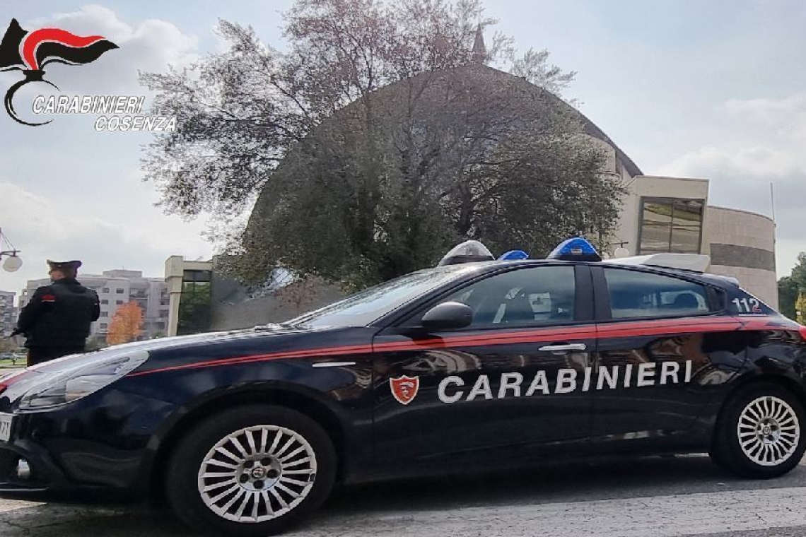 Arrestati due 49enni di Cosenza per incendi dolosi a cinque auto