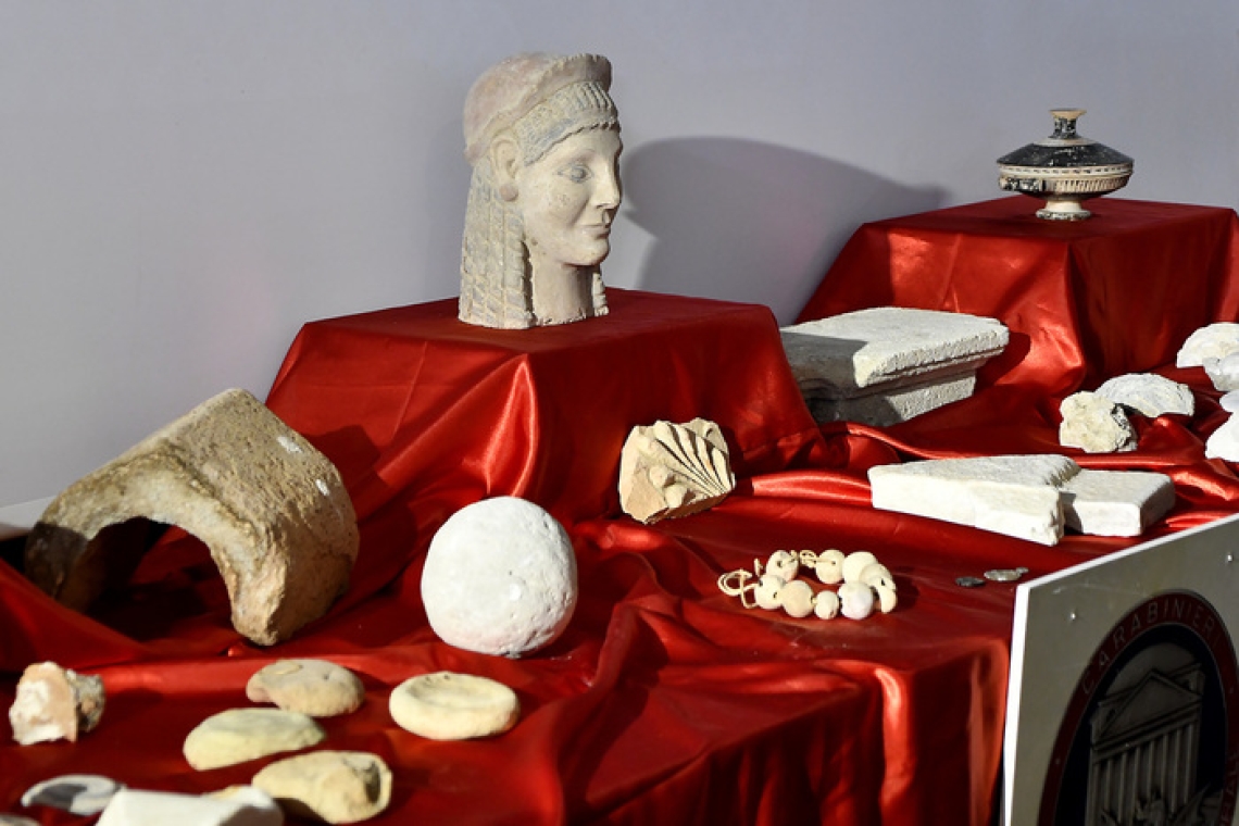 Carabinieri Tpc restituiscono 83 reperti archeologici trafugati