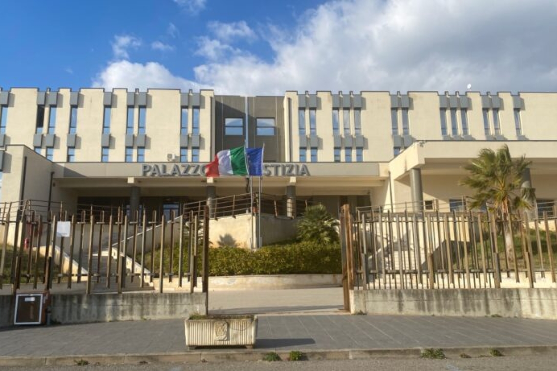 Assolta donna accusata di minacce e inseguimento dell'ex marito con la nuova fidanzata