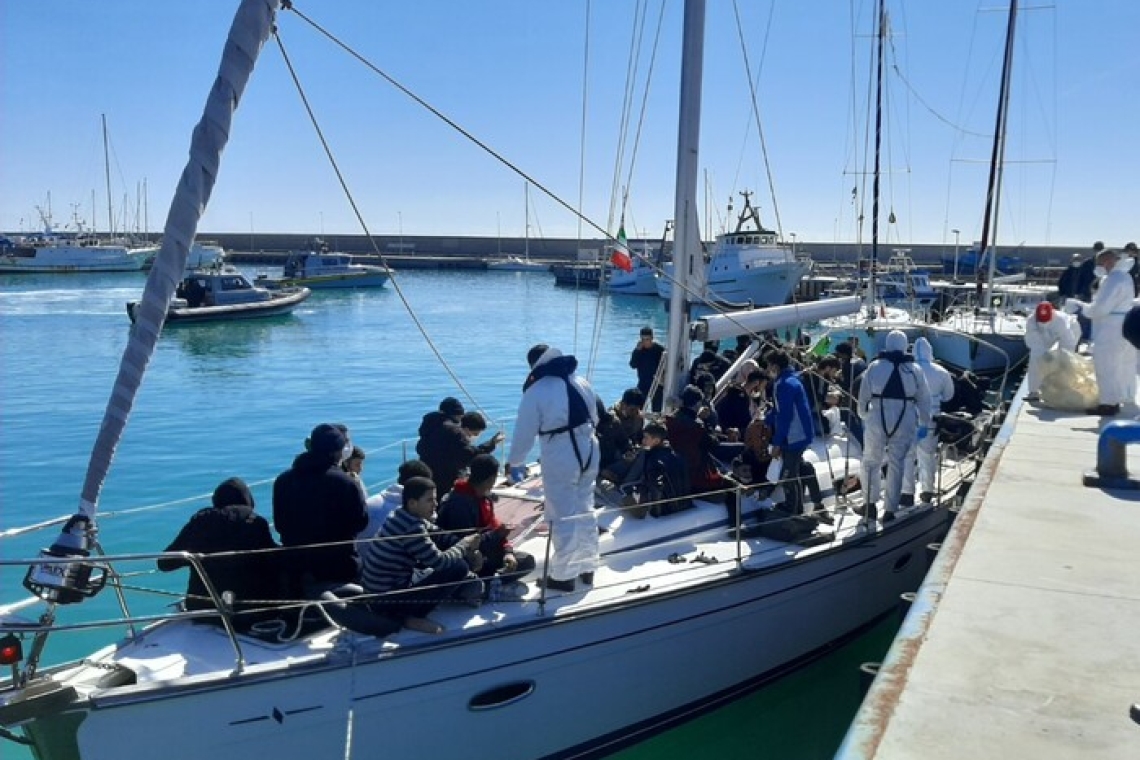 Nuovo sbarco di migranti a Roccella Ionica: arrivati in 67