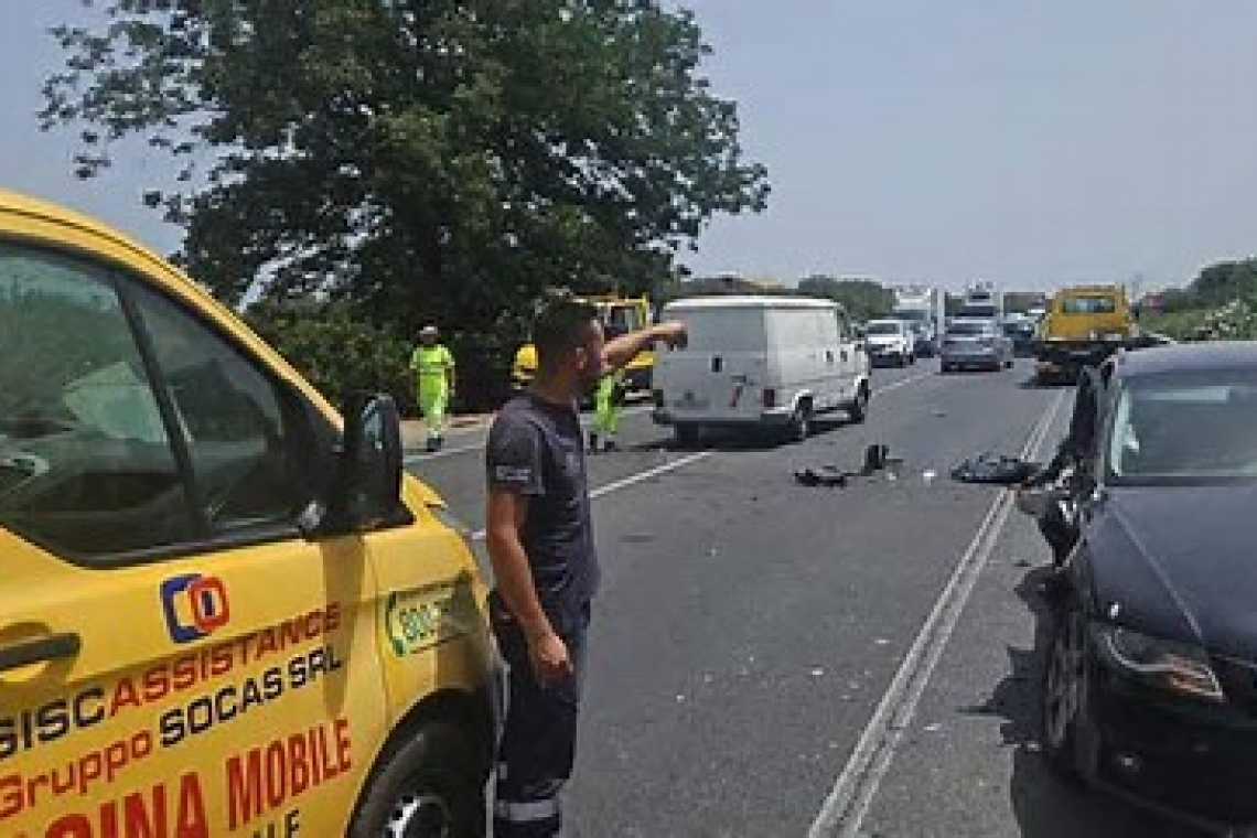 Ennesimo incidente sulla 106, due persone ferite