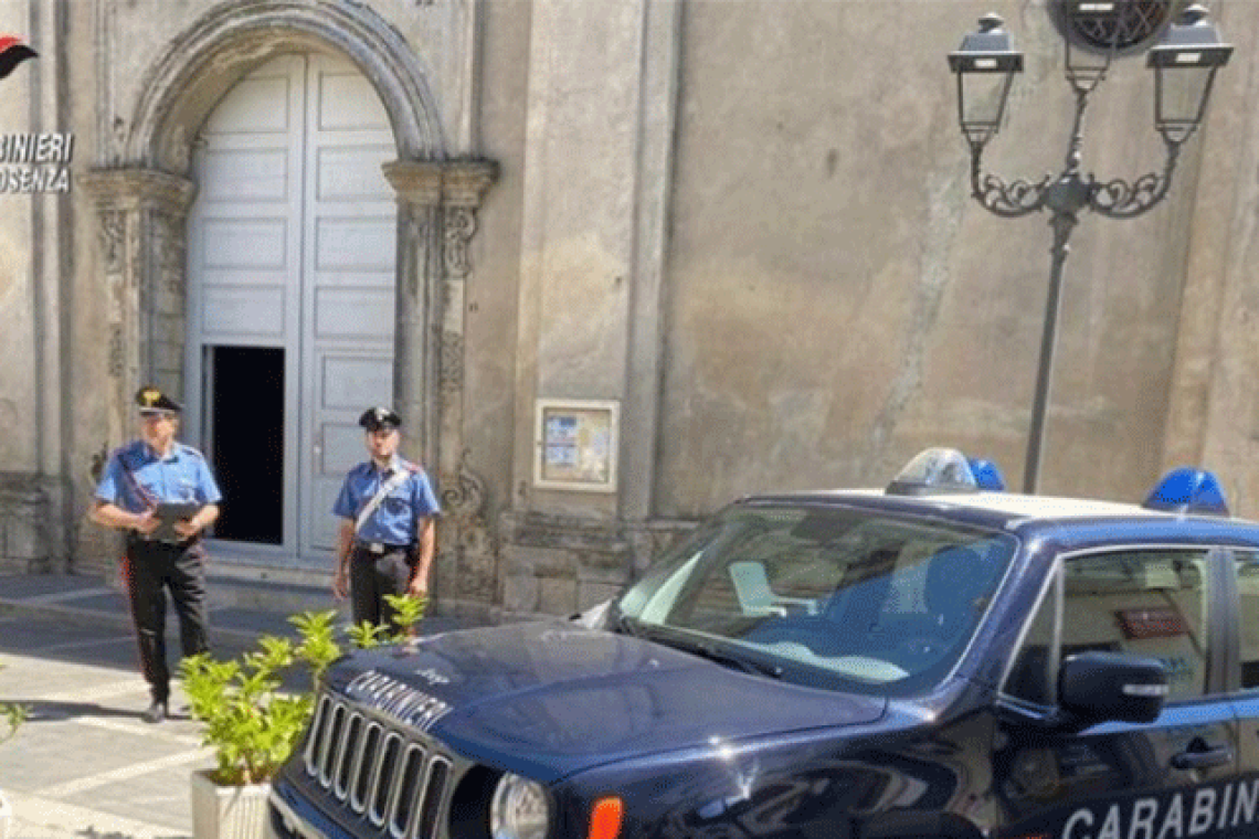 27enne ai domiciliari, sesso con una minorenne