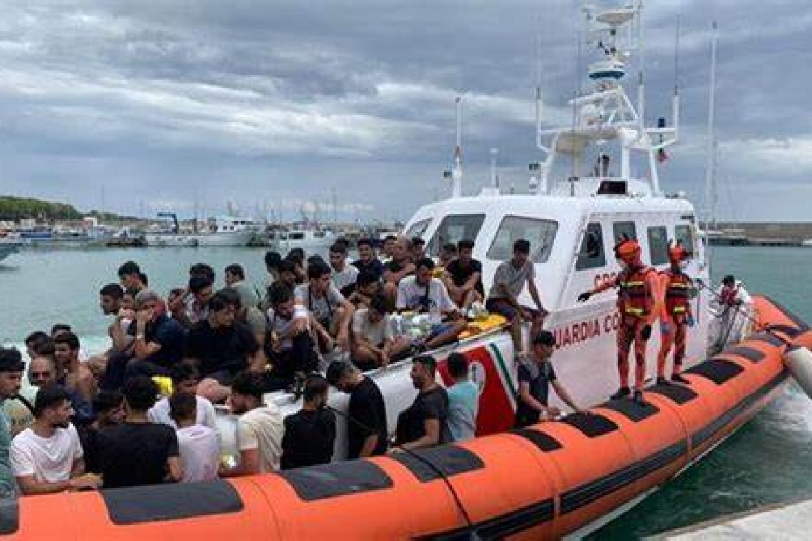 Sbarco di migranti a Roccella Ionica: arrivati in 76, tra cui 8 donne e 9 minori