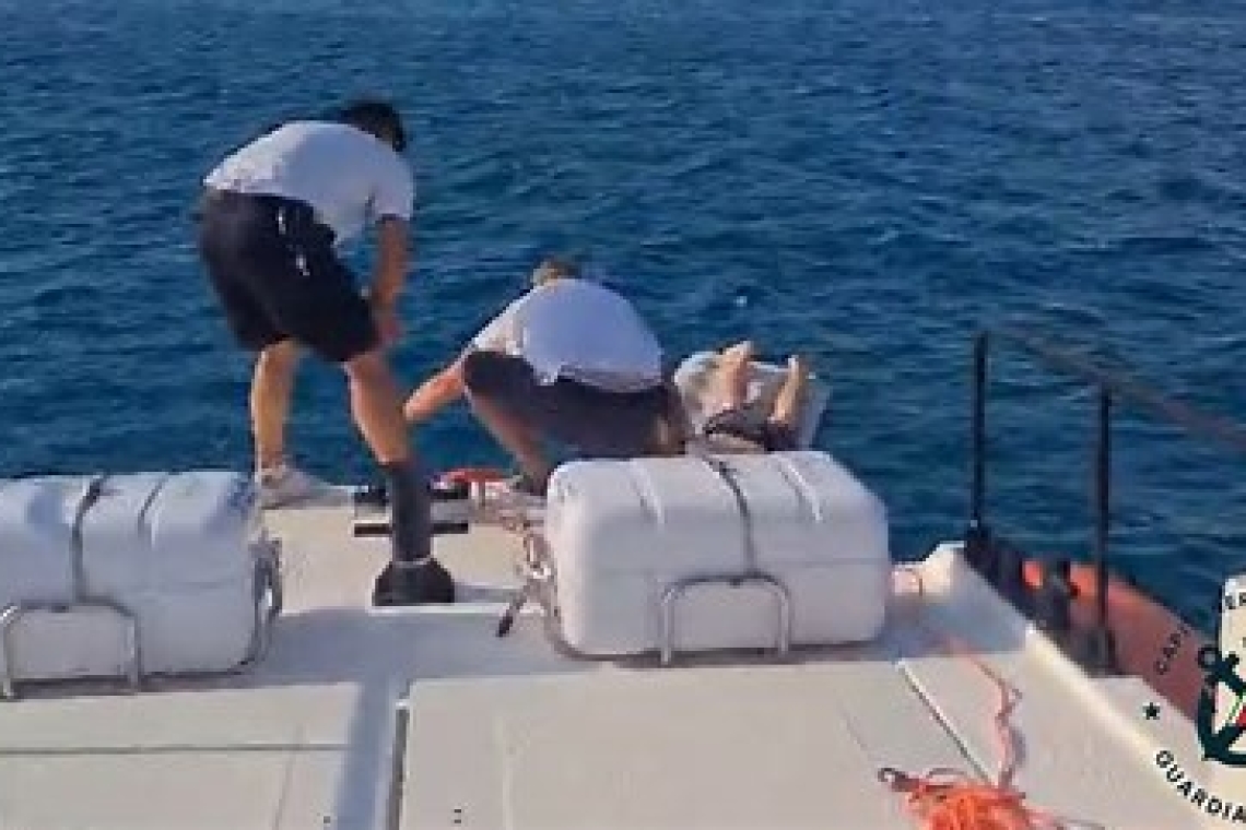 Ragazzo soccorso al largo di Catanzaro 
