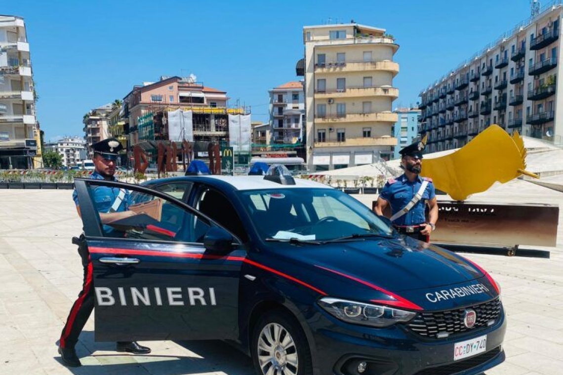 Cosenza: tentata estorsione e aggressione a un commerciante, due arresti