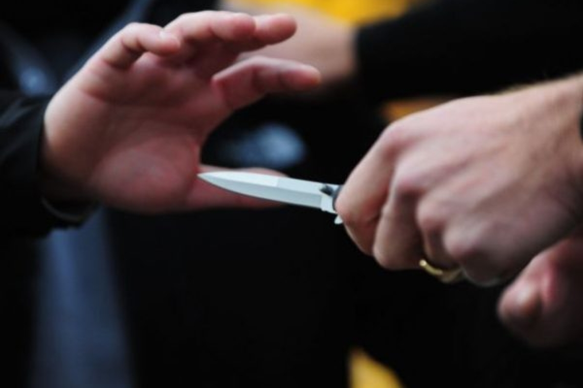 Violenta aggressione a Rossano: due fratelli feriti nella loro officina, caccia all’aggressore