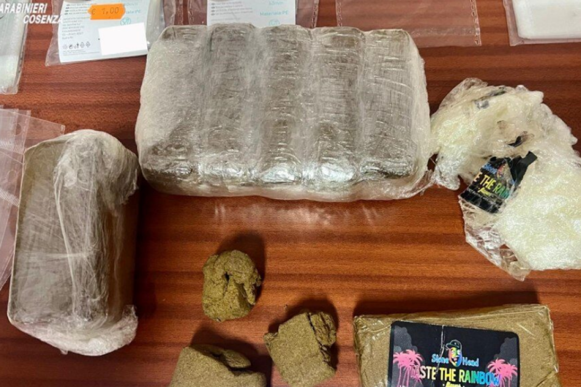 Castrolibero: diciottenne arrestato con quasi un chilo di hashish in casa