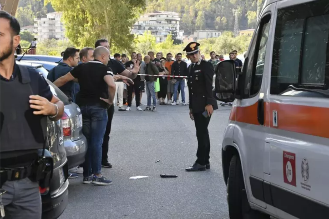 Crotone, poliziotto spara e uccide un giovane: ha rischiato il linciaggio