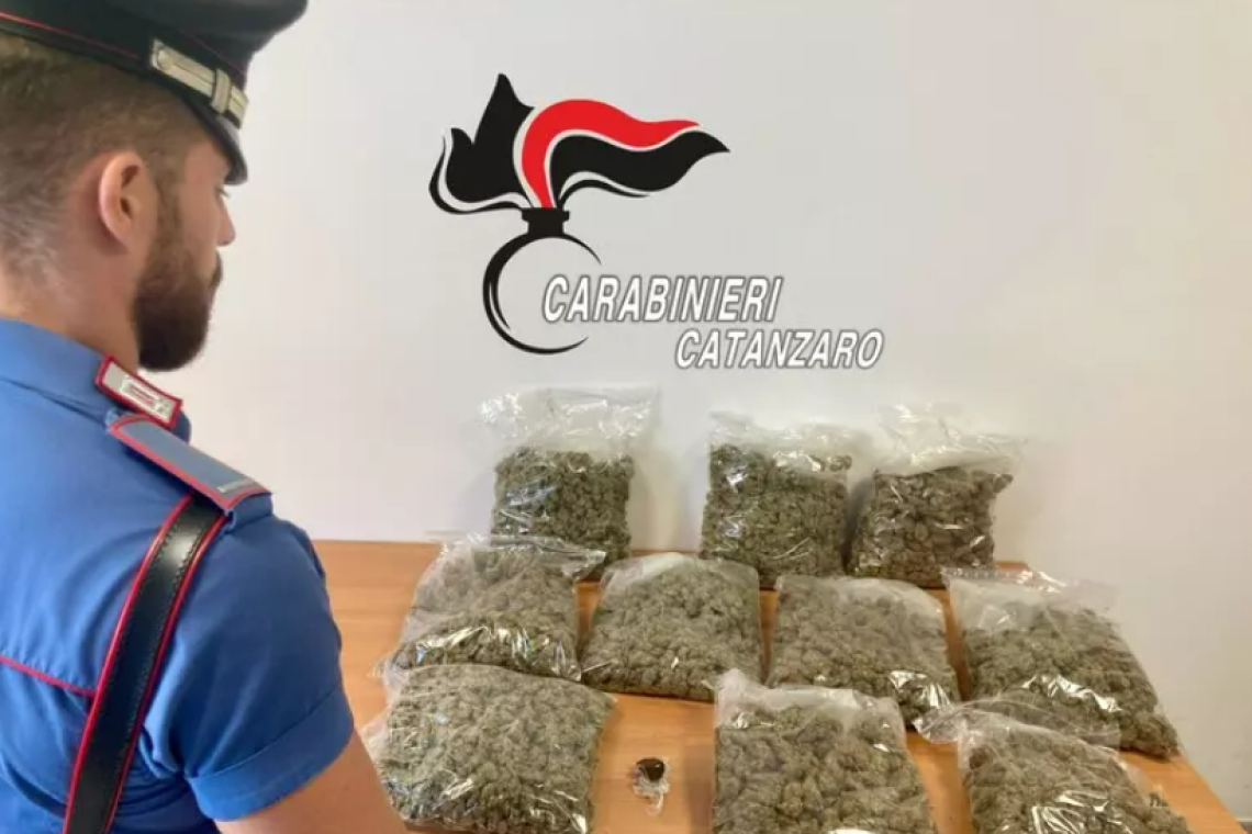 Lamezia Terme: arrestato 28enne con oltre 5 chili di marijuana in auto