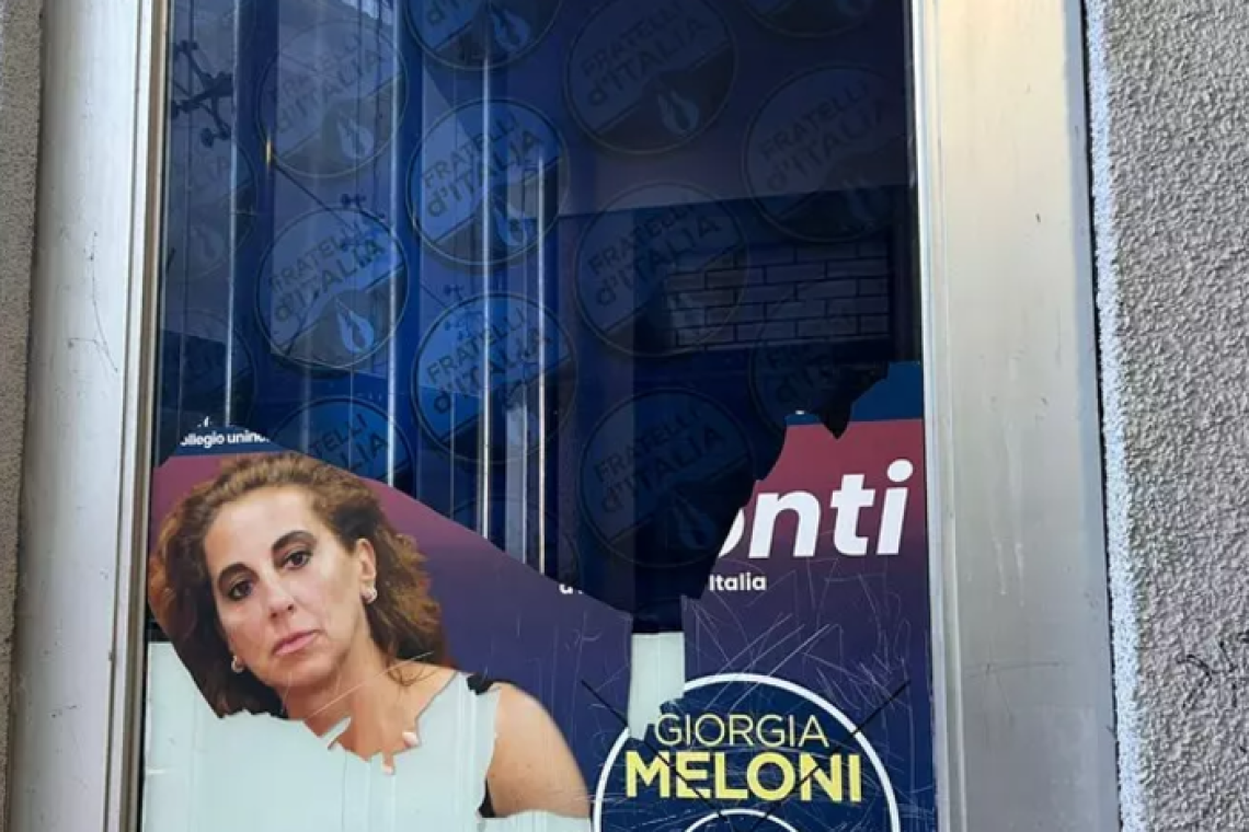 Vandali colpiscono la sede di Fratelli d’Italia a Catanzaro