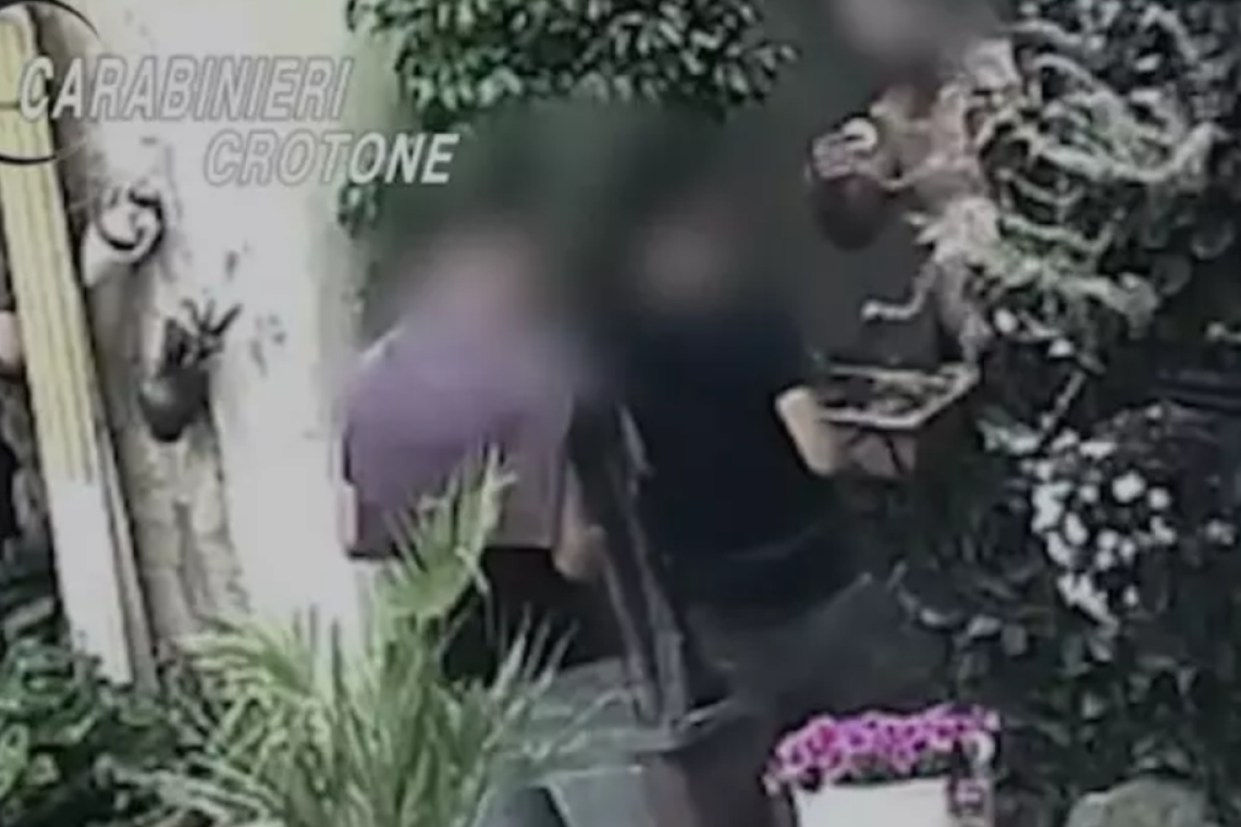 Smantellata banda di spacciatori a gestione familiare: sei arresti a Crotone