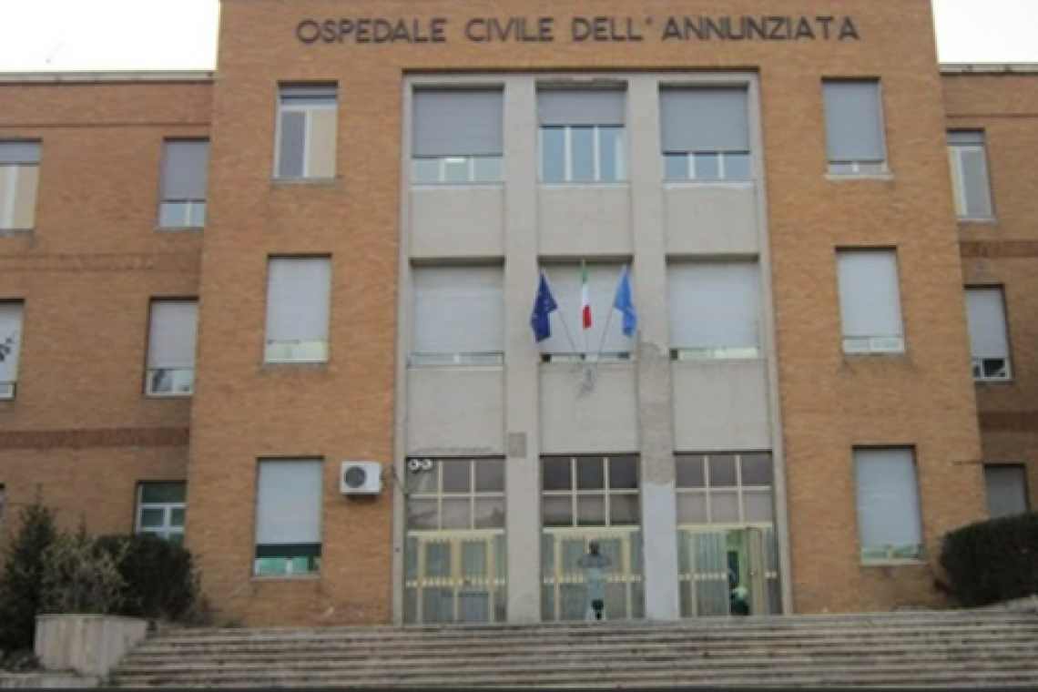 Bimbi con fratture e lesioni in ospedale: mamma e nonna indagate