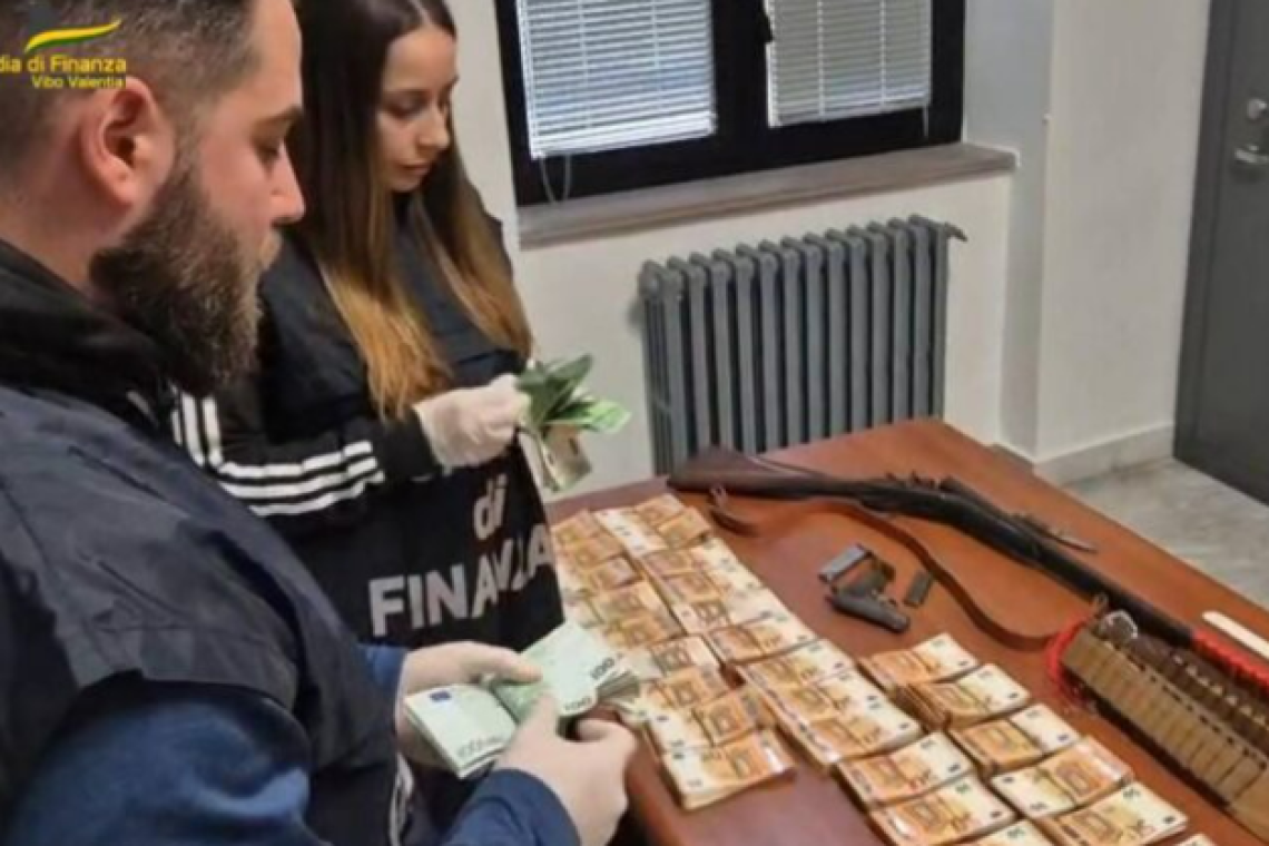 Tropea, armi illegali e 126mila euro in contanti: un arresto
