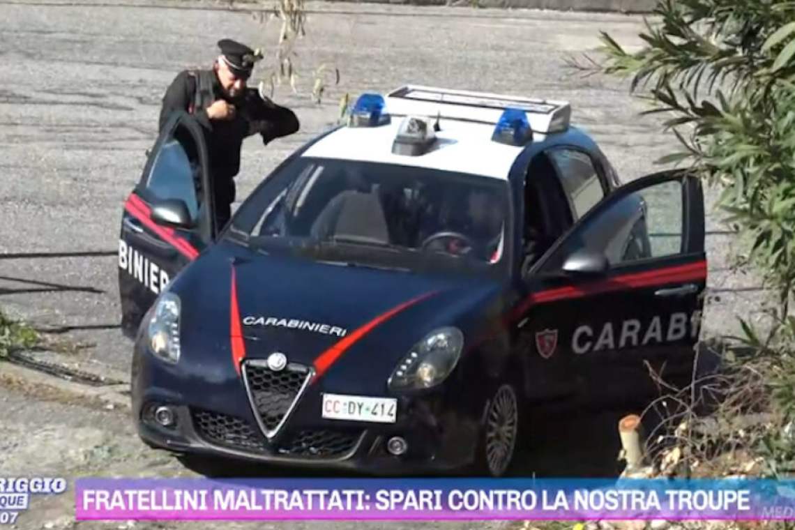 Paola, spari contro la troupe di Pomeriggio 5: "Vivi per miracolo"