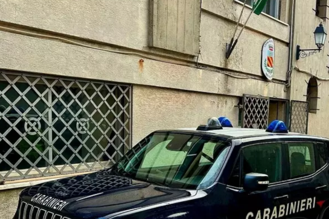 Peculato e falso al Comune di Savelli: sequestrati immobili e beni per oltre 3 milioni