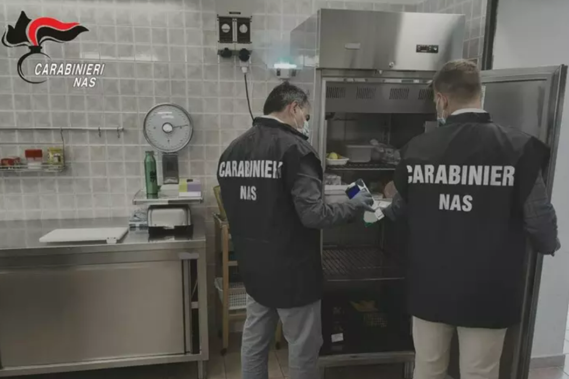 Maxi sequestro del Nas nel Reggino: una tonnellata di alimenti irregolari